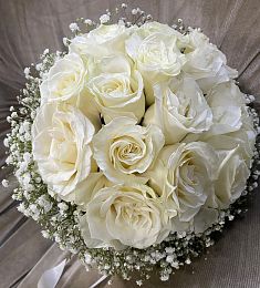 Букет невесты "Tender love" из роз и гипсофилы