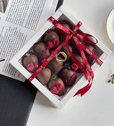 Клубничный бокс "Коко"