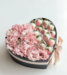 Клубничный бокс с цветами "Рози" клубника в белом и розовом шоколаде