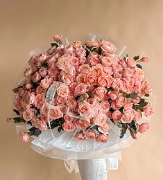 Букет "Пламя" из 65 пионовидных спрей роз
