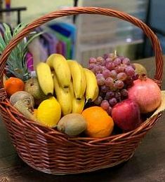Подарочная корзина №2 с тропическими фруктами
