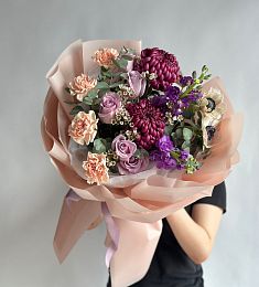 Букет "Яркий взгляд" из роз, гвоздик, маттиолы и хризантем