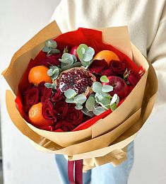 Фруктовый букет "Пламенный бум" из роз и фруктов
