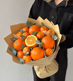 Фруктовый букет "Цитрусовый бриз" из апельсинов, мандаринов и эвкалипта