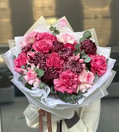Букет "Реверанс" из роз и хризантем