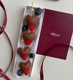 Клубничный бокс "Сердечки на палочке S"