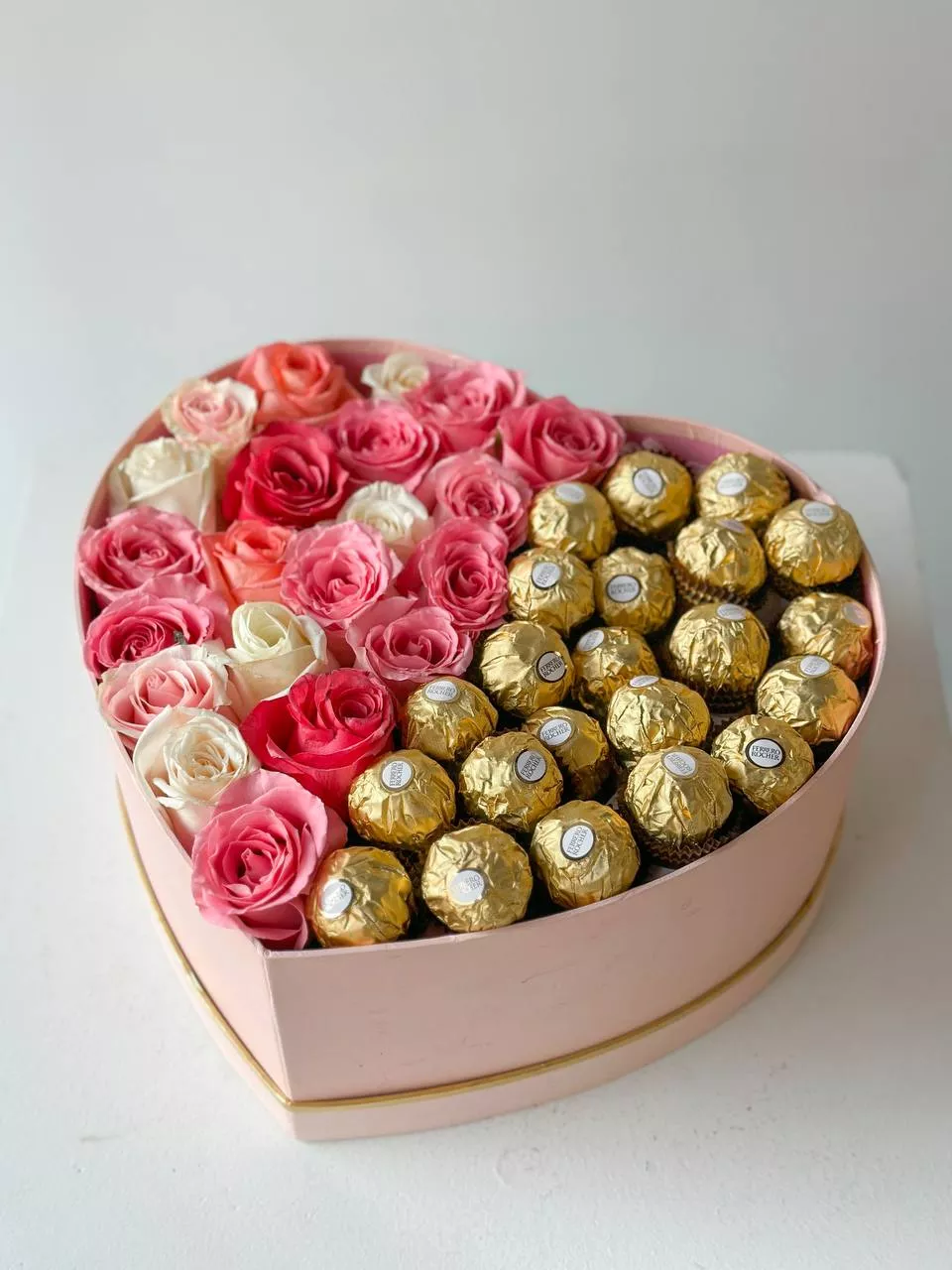 Композиция "Miss you" с розами и Ferrero Rocher